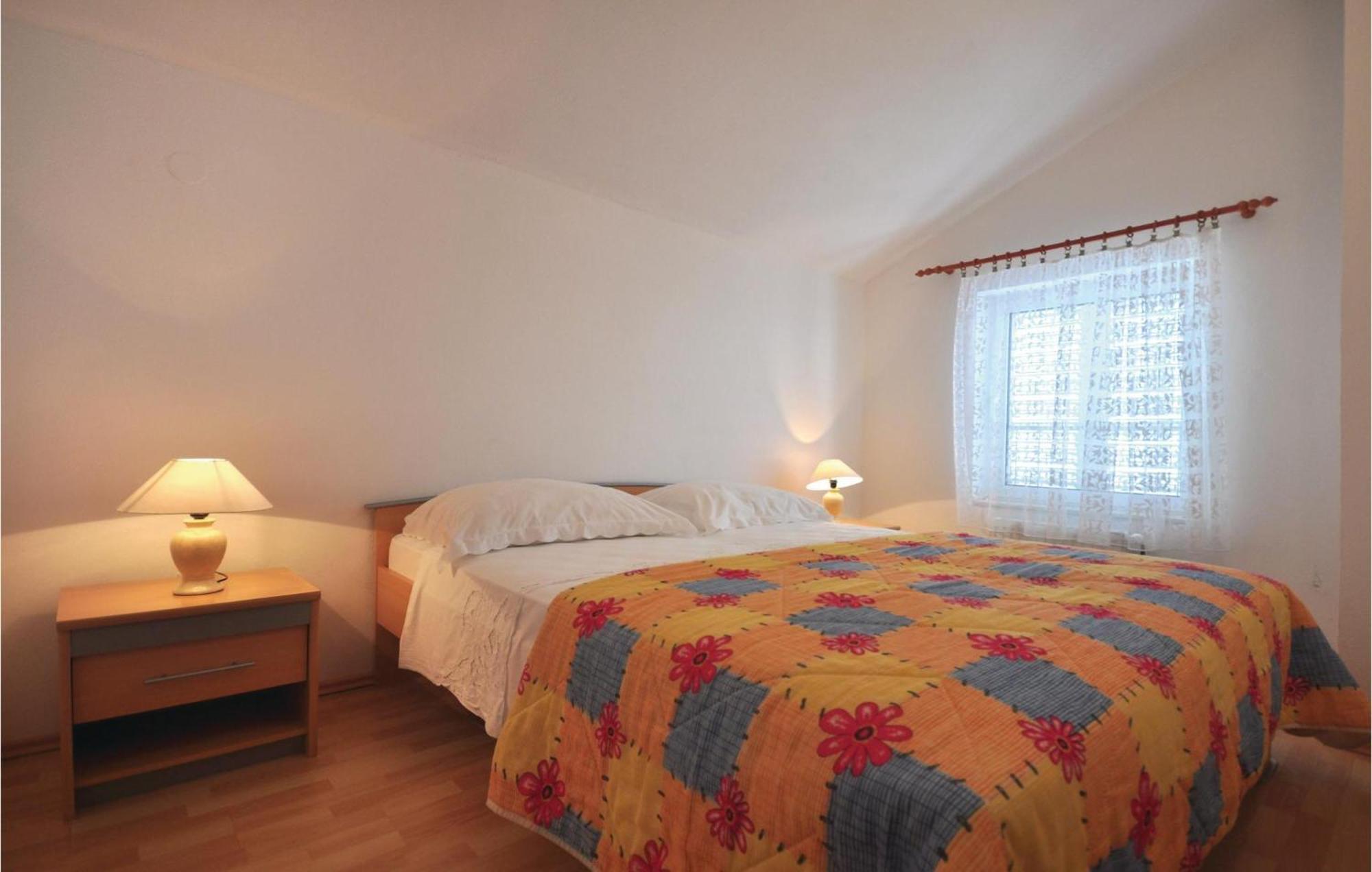 Lovely Apartment In Trogir With Kitchen Extérieur photo